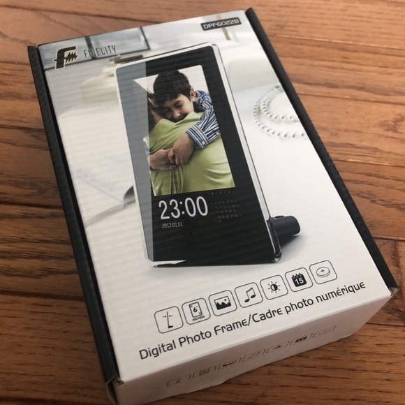 New Digital Photo Frame/Clock/Calendar - Picture 2 of 8